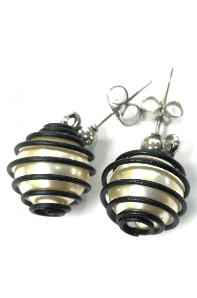 SGP Planet earring - white